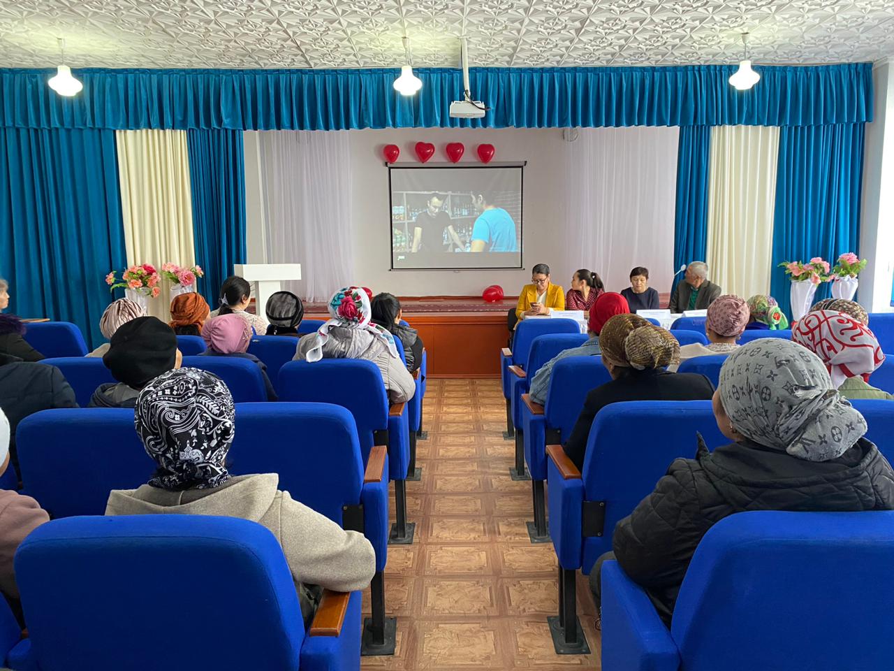 "Жасы кәмелетке толмағандардың Конститутциялық құқықтарын қорғау, құқық бұзушылықтың алдын алу және бала өміріндегі ата-аналардың рөлі" тақырыбында алқа мәжілісі